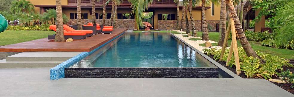 Custom Swimming Pools, Spas & Decks